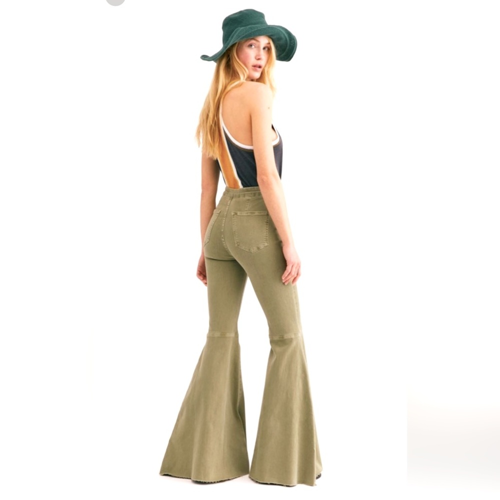 FREE PEOPLE Float on Flares olive army Green Jeans Pants Bell Bottoms SZ 26 EUC